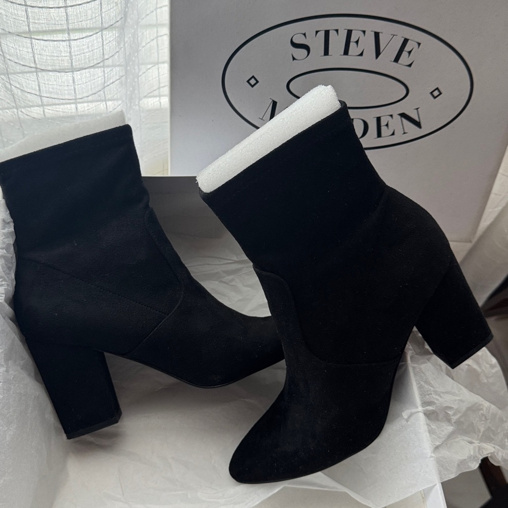 Steve Madden Sleek Black Suede Block-Heel Ankle Booties - Picture 3 of 7